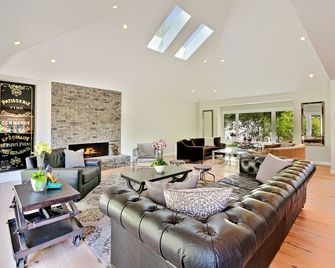 New Specials - Stunning Hollywood Hills Los Feliz Custom Pool Home - לוס אנג'לס - סלון