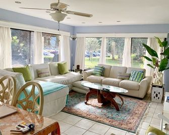Gulf front location in a gated community in historic Tarpon Springs - Tarpon Springs - Huiskamer