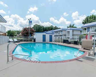 諾克斯亞特蘭大東北部 6 號汽車旅館 - 諾克羅斯 - 諾克羅斯 - 游泳池