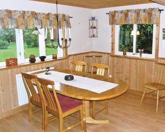 Stunning home in Gränna with WiFi - Gränna - Dining room