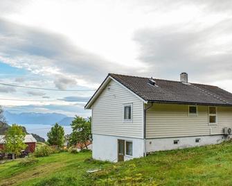 4 Bedroom Lovely Home In Strandebarm - Strandebarm - Building