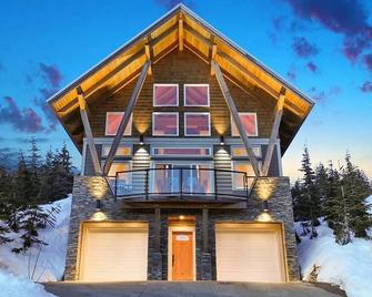 Bright Spacious Timber Chalet At Mt Washington! - Courtenay - Building