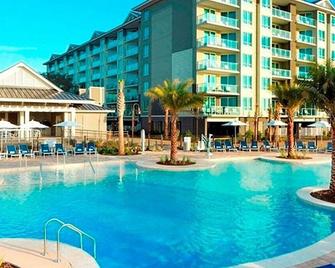 Hilton Ocean Oak Resort! 2 bed/2 bath suite w/ balcony & kitchen! Book now! - 希爾頓黑德島 - 游泳池