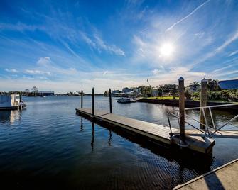 Paddletail Waterfront Lodge - Crystal River - Edificio