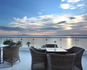 Messinian Bay - Kalamata - Balkong