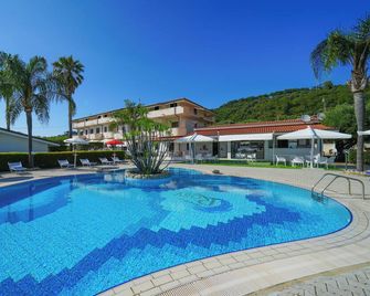 Rosy Hotel Residence - Ricadi - Pool