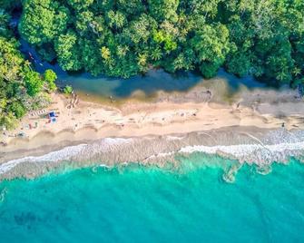 Villa for 6 people 5 min from the beach! free kayaking - Cahuita