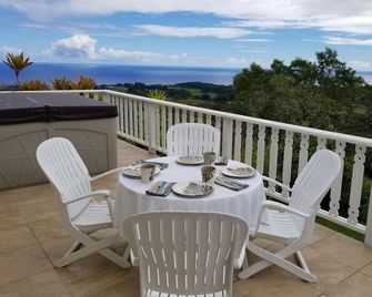Spectacular Views and Natural Beauty - Honomu - Balcón
