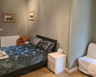 The Hen House - Cannock - Slaapkamer