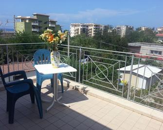 Hotel Mistef - Falerna - Balkón