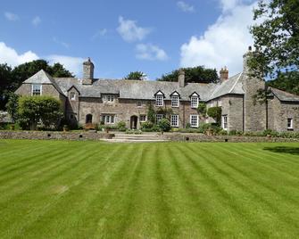 Bay Cottage, a section of Ebbingford Manor, 850 yr old manor house by beach&town - Bude - Building