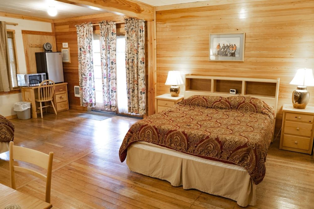 Whittaker's Motel & Historic Bunkhouse - אשפורד - חדר שינה