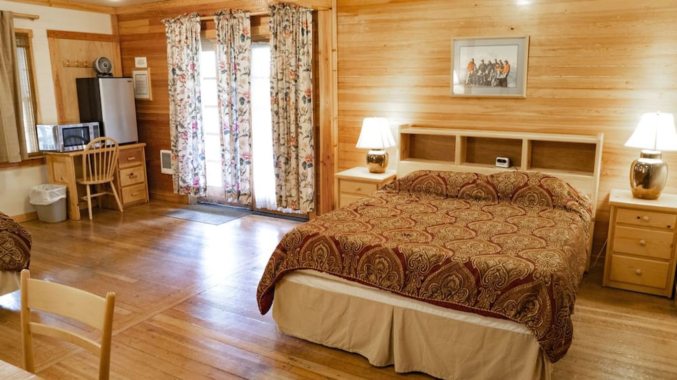 Whittaker's Motel & Historic Bunkhouse