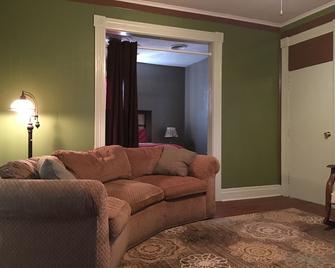 Ellis House - \'Very cute, clean and quaint!\' - Bloomfield - Sala de estar