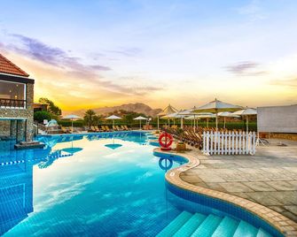 JA Hatta Fort Hotel - Hatta - Piscina