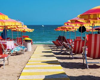 Hotel Tassoni Maison - Alba Adriatica - Playa