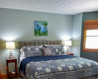 Mountain View! - Private-Romantic -Secluded -Wifi - Ellijay - Habitación