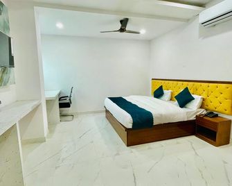 Sai Sansthan Inn - Lucknow - Bedroom