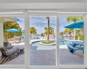 Island Paradise 3 Bed Waterfront/Heated Pool - Indian Rocks Beach - Pool