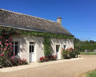 Charming Gite With Swimming Pool - Avrillé-les-Ponceaux - Edificio