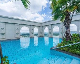 Sunny Saigon Apartments & Hotel - Ho Chi Minh City - Pool