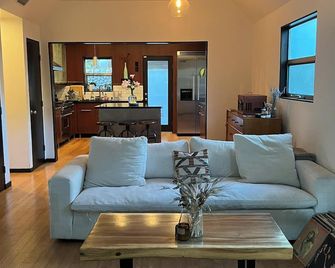 Gorgeous LA Craftsman in Silverlake with outdoor shower and fire pit - Los Angeles - Vardagsrum