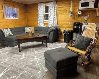 Rustic Cabin at 17.5 Chena Hot Springs Rd. - Fairbanks - Sala de estar