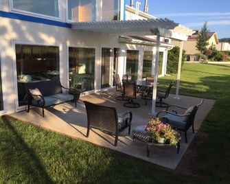 Travelodge by Wyndham Spearfish - Spearfish - Patio