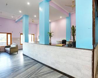 Hotel Jay Continental By OYO Rooms - Almora - Front desk