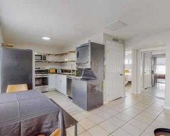 ⟫ Dog Run & Courtyard 2 Bedroom Apt w/King Bed W&D - אלבקורקי