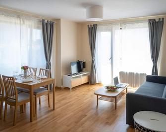 Modern and Spacious apartments in the City Centre - Sofía - Sala de estar