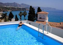 Carabeillo Seaview Apartment - Nerja - Pool