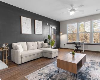 Luxurious King 3BR Suite in North Raleigh! - Raleigh - Salon