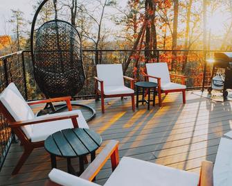 Ozark Geodesic Dome at Starlight Haven Resort - Hot Springs - Balcón