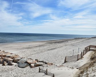 Oceanfront - Spring Hill Beach - Sleeps 6 - East Sandwich - Beach