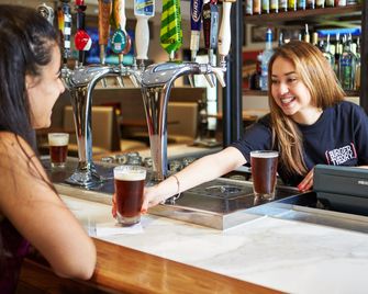Holiday Inn Lubbock South By IHG - Lubbock - Bar