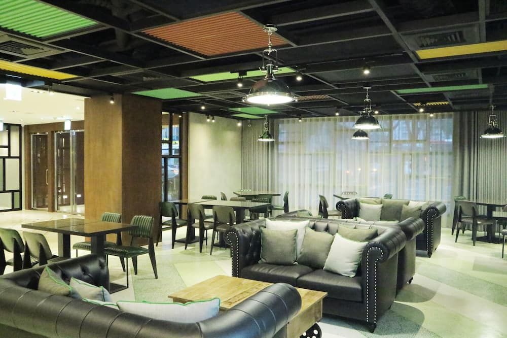 Green World Triple Beds