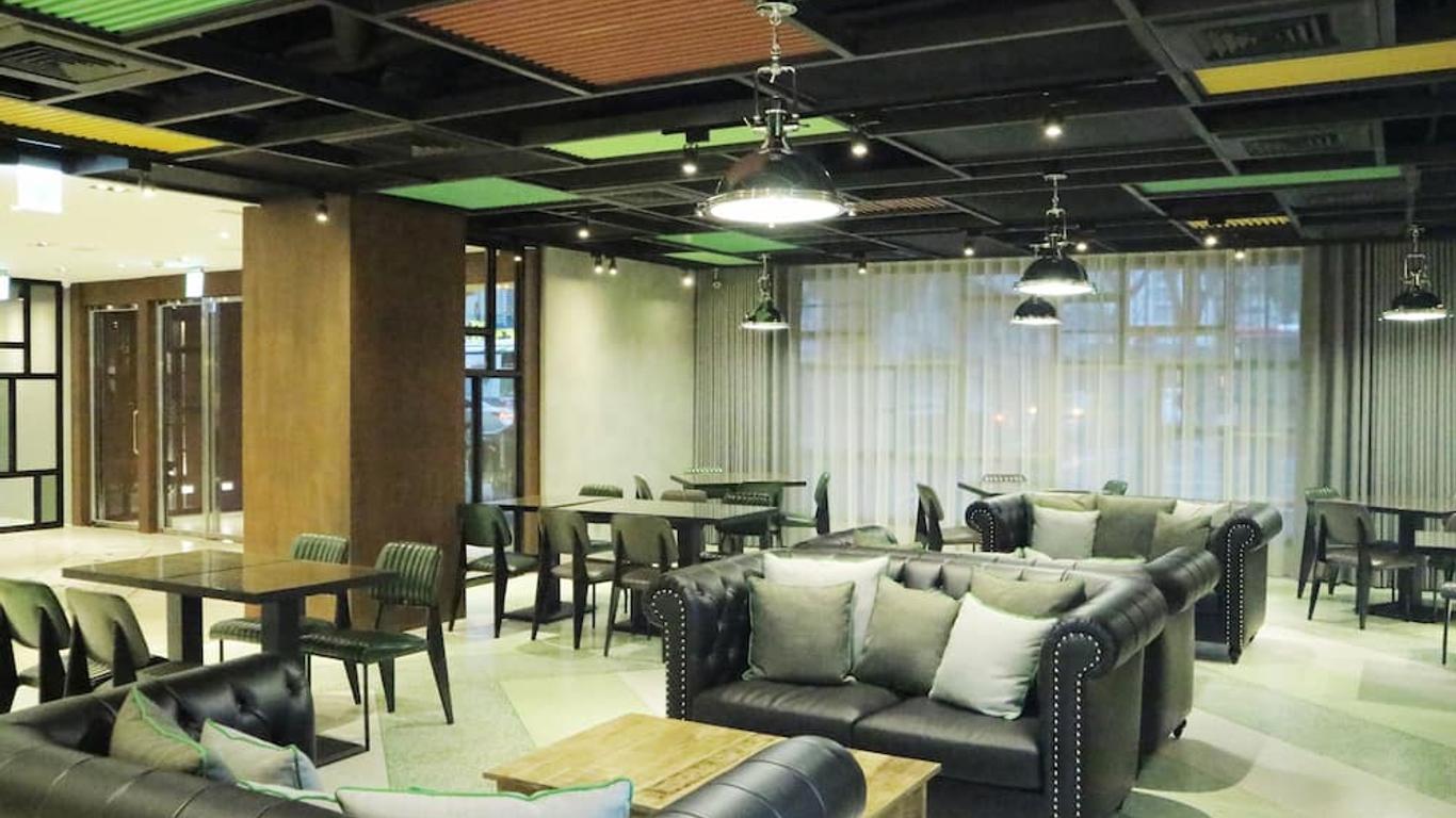 Green World Triple Beds