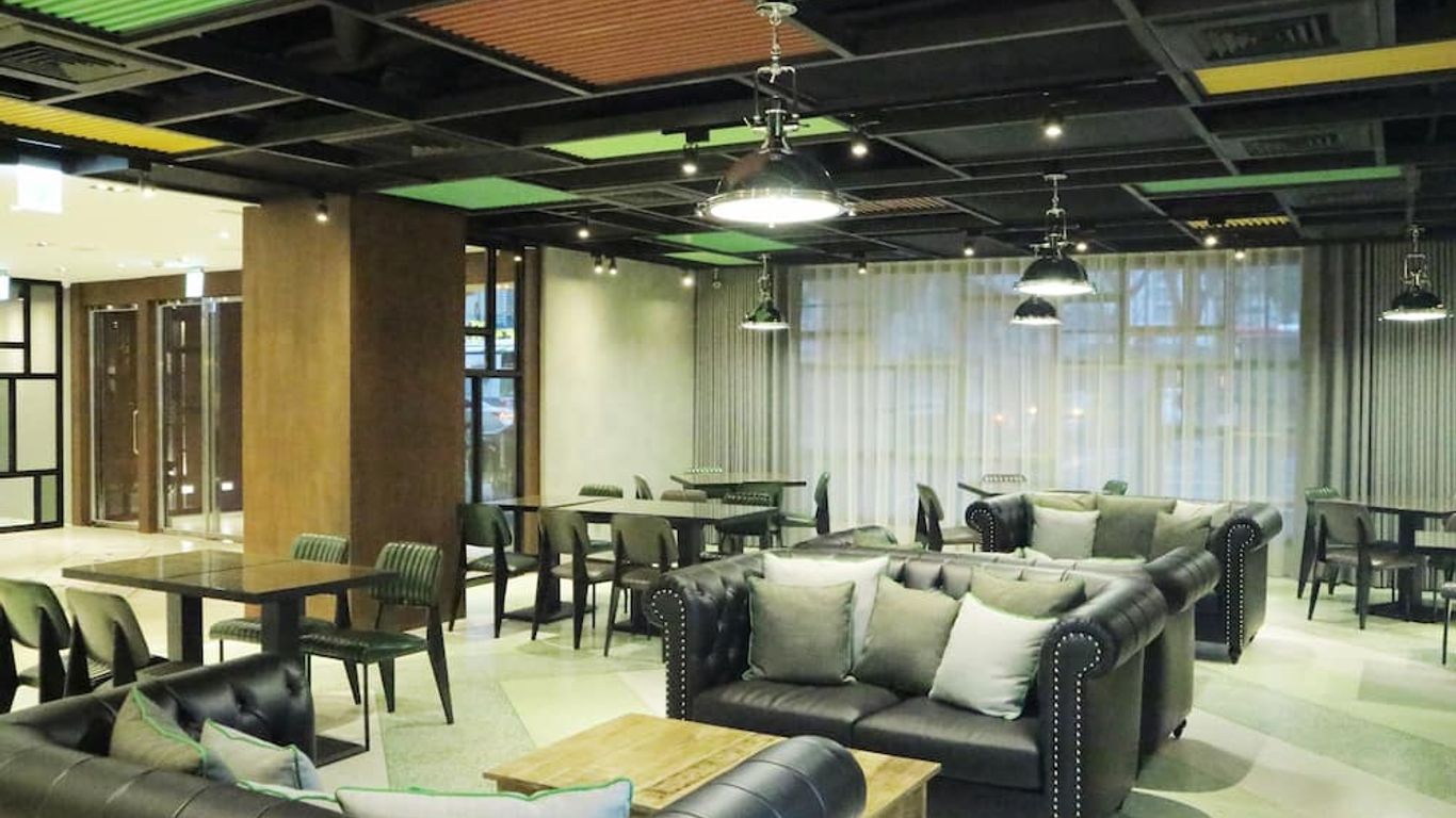 Green World Triple Beds