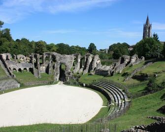 Gîte laccalmie17 2-star holiday rental with swimming pool 2 Km from town center - Saintes - Golf