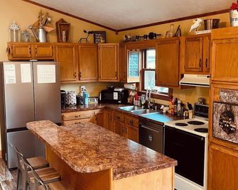 Relax, Unwind & Take in the Gorgeous Scenery at Pinehill Hideaway! - Ashland - Kuchyň