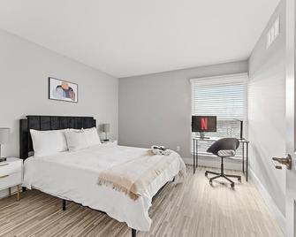 A Place to Rest away from Home 2BR/2BA - Rochester Hills - Bedroom