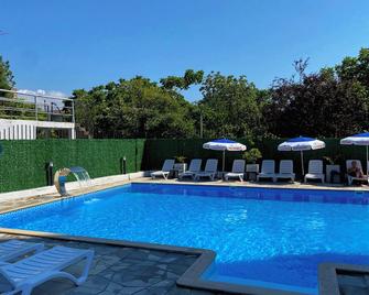 Royal Palace Kobuleti - Kobuleti - Piscina