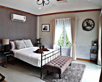 Vanida Antique Home - Sattahip - Bedroom