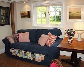 Bessie May Cottage - Beaulieu - Living room