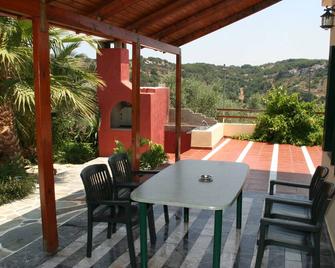 Stratos Villas - Argyroupoli - Patio