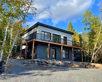 Le Nid - À travers les arbres - Honfleur - Building