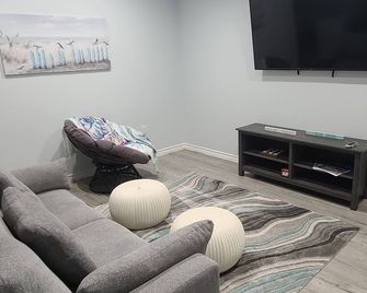 Entire Apartment W/ Private Dock And Porch In Port Isabel - Port Isabel - Wohnzimmer