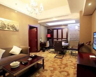 Yuanrun Tianmu Hotspring Hotel - Xinxiang - Wohnzimmer