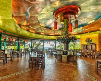 Flushing Meadows Resorts & Playground - פנגלאו - מסעדה